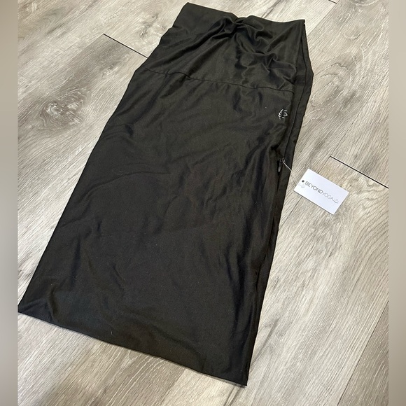 Beyond yoga pocket infinity scarf NWT black large neutral comfort activewear - Picture 2 of 7